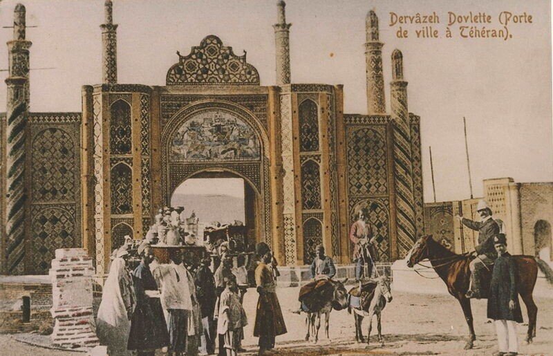 دروازه دولت در یک قاب تاریخی