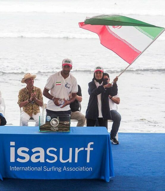 عکس | اولین زن ایرانی در مسابقات جهانی موج‌سواری