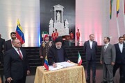 ببینید | اهدای تاج گل و ادای احترام رئیسی به مقبره سیمون بولیوار