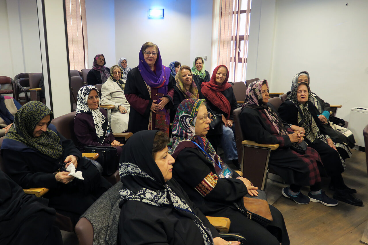 قصه مادربزرگ محله شاهین | بانویی که بذر نیکی میکاشت