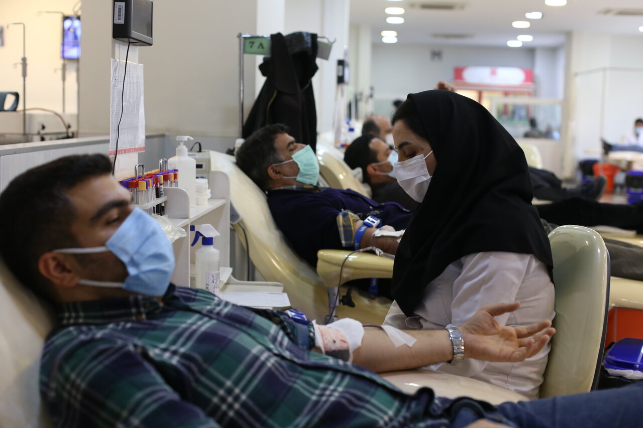 آمار جالبی از اهدای خون در ایران | بیشتر اهداکنندگان در این گروه سنی هستند | تا چه سنی می‌توان خون اهدا کرد؟