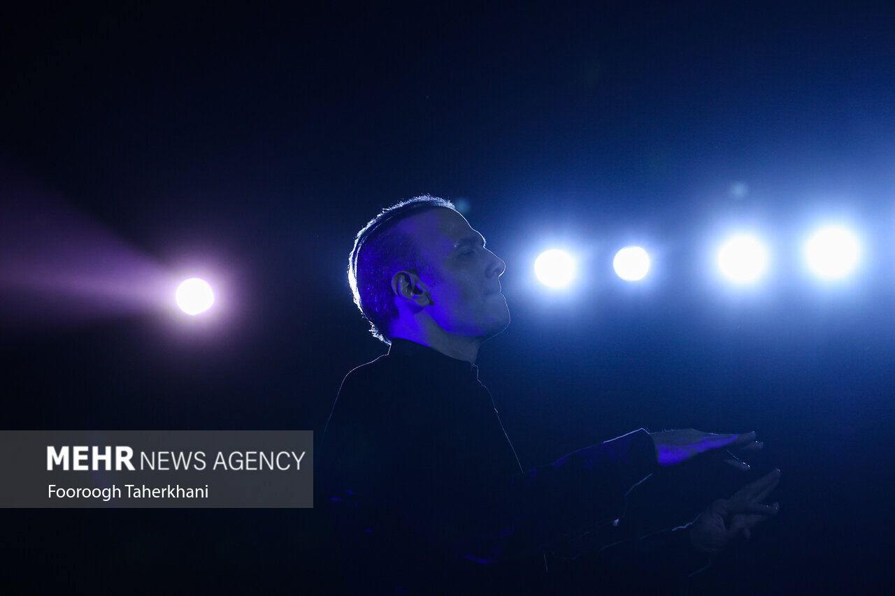 کنسرتی که همه را حیرتزده کرد | چهرهاش خسته بود اما ادامه میداد | مسئولیتم را سنگین کردید