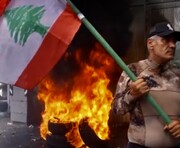 ببینید | حمله سپرده گذاران لبنانی به بانک‌ها