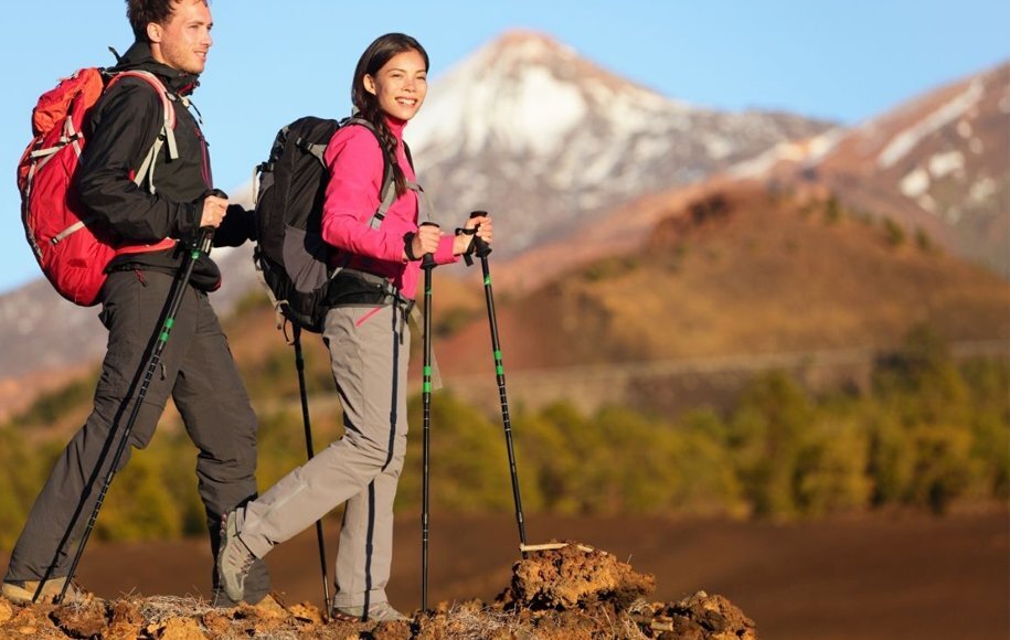 در طبیعتگردی و کمپینگ چی بپوشیم؟ | در سفرهای تابستانه و کمپینگ ۱۴ نکته را برای پوشیدن لباس رعایت کنید