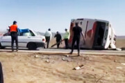 ببینید |‌ تصادف در محور نیشابور به سبزوار | این اتوبوس حامل مسافران عراقی بود | ۴ عراقی جان باختند