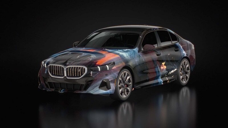 تصاویر | بی‌ام‌و نمایشگاه بوم هوش مصنوعی برگزار کرد | نمایش انیمشن‌های هوش مصنوعی روی BMW i5