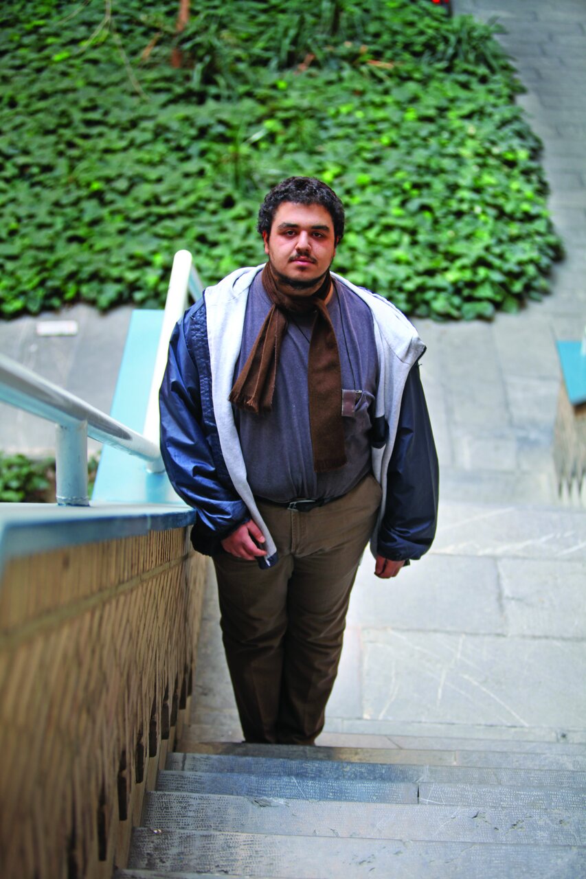 این جوان انیشتین ایران است | جوان نابغه‌ در ۱۳ سالگی وارد دانشگاه شد و در ۲۰ سالگی دکترای فیزیک گرفت