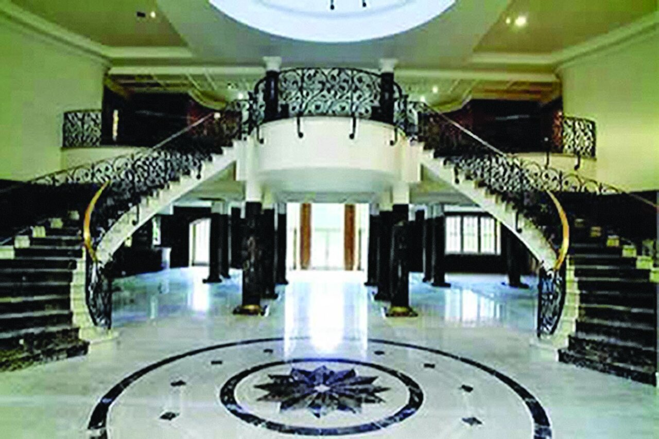 از خواندن این اعداد سرگیجه میگیرید ؛ گرانترینهای دنیا اینجا جمع شده اند | این ساعت ۱۲۵/۰۰۰/۰۰۰/۰۰۰ تومان قیمت دارد | گرانترین موبایل دنیا چند؟