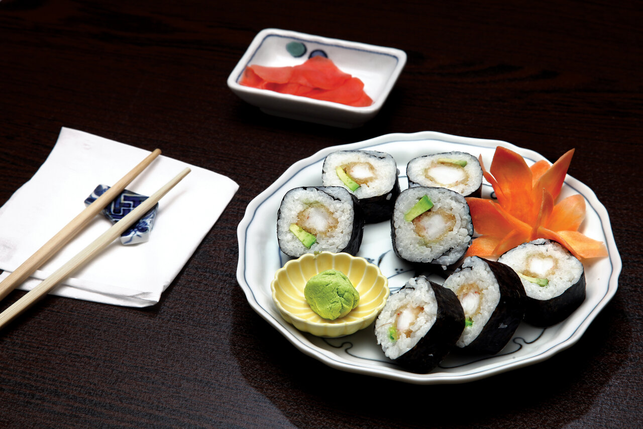 بهترین روش نگهداری از سوشی ؛ این افراد سوشی و ماهی خام نخورند | علائم مسمومیت با سوشی را بشناسید