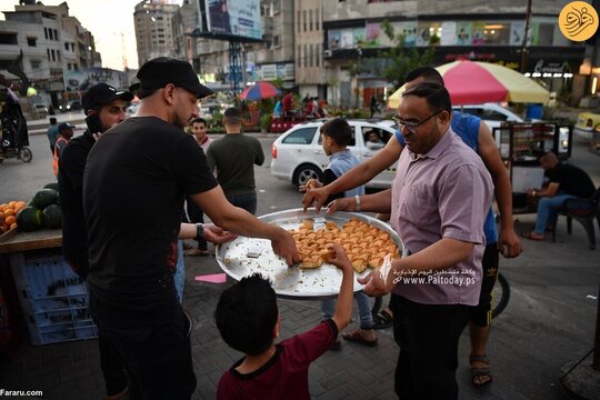 توزیع شیرینی به مناسبت کشته شدن ۴ اسرائیلی