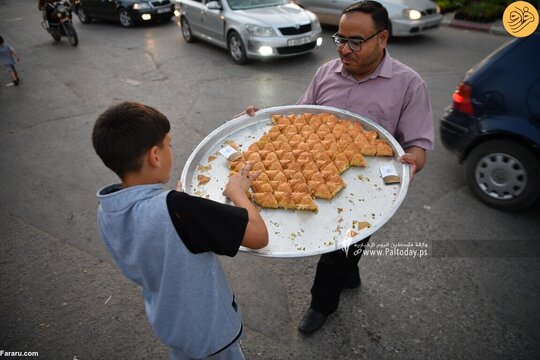 توزیع شیرینی به مناسبت کشته شدن ۴ اسرائیلی
