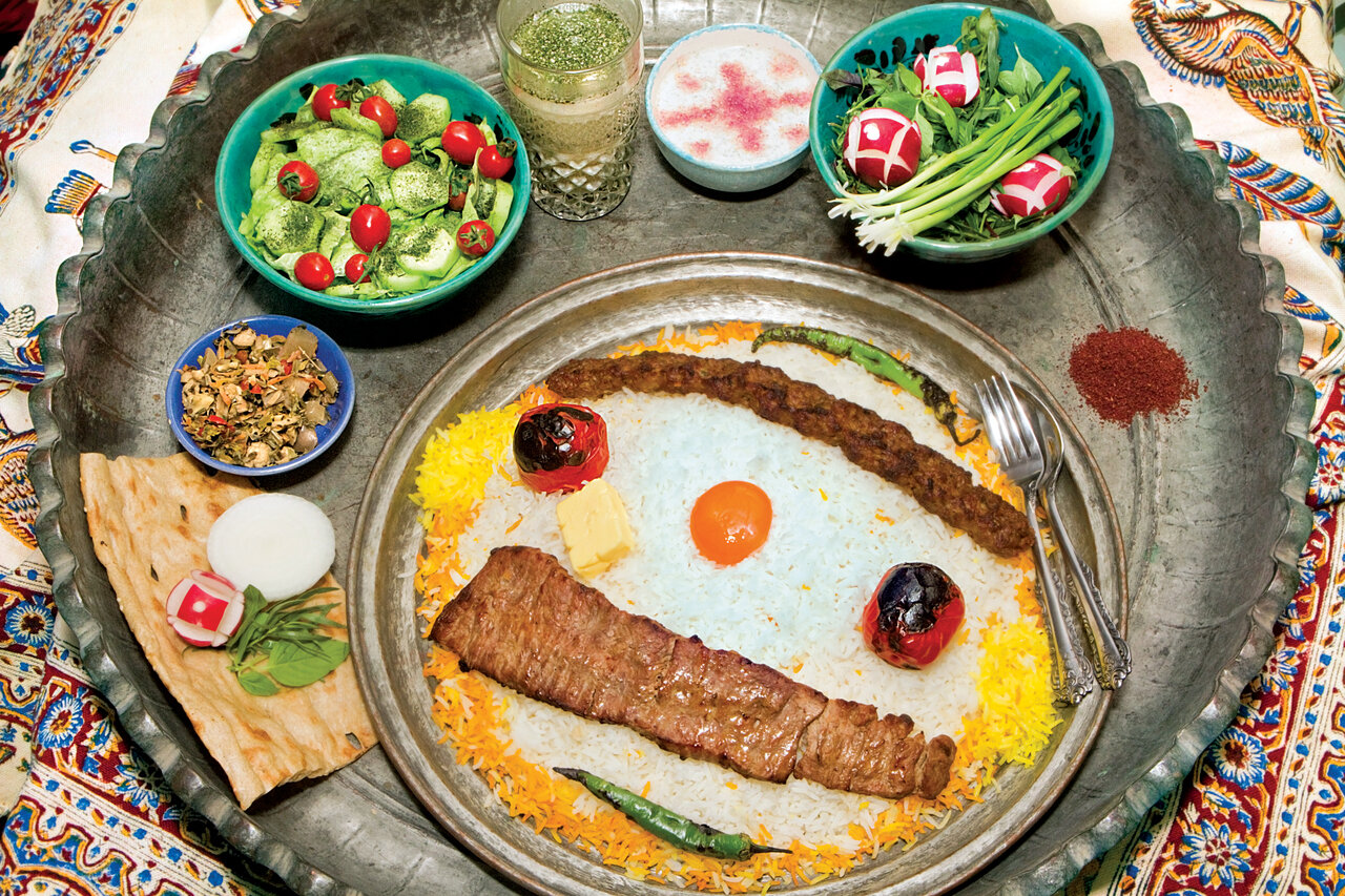 تاریخ پر از شگفتی چلوکباب ؛ از علاقه ناصرالدین شاه به چلوکباب تا تاثیر غذای سنتی ایرانیان بر انقلاب مشروطه!