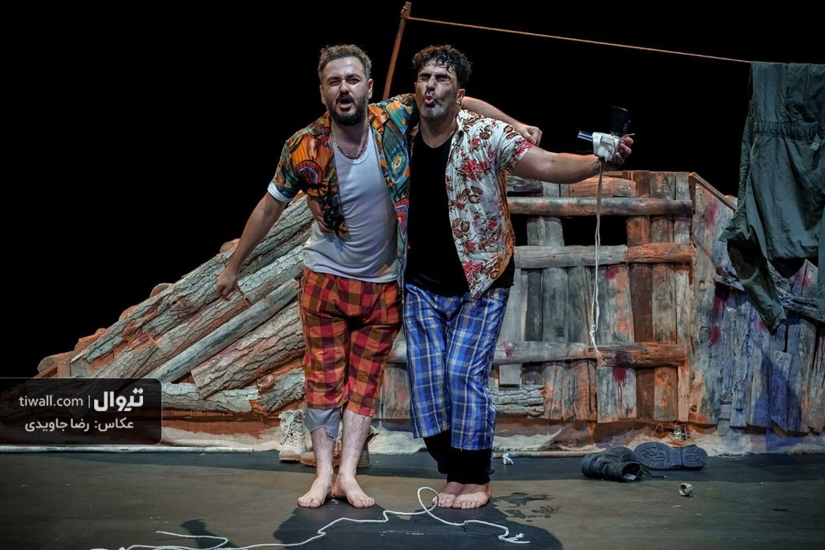 پینتر و مویدالممالک فکری ارشاد روی صحنه