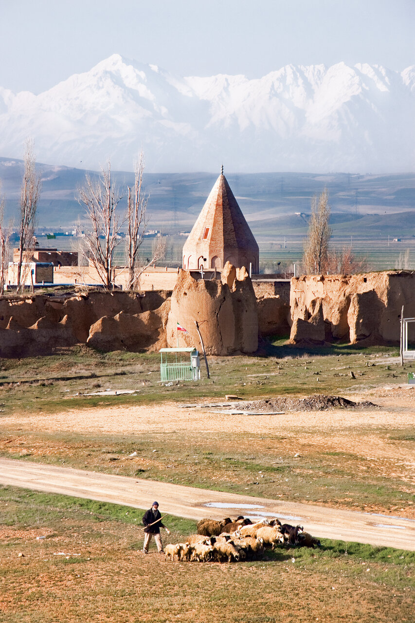 خاک این روستای ایران را از بهشت آورده‌اند