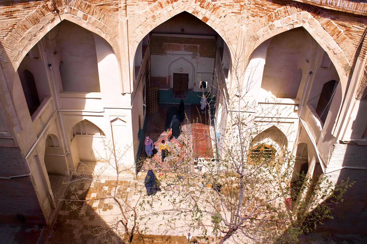 خاک این روستای ایران را از بهشت آوردهاند