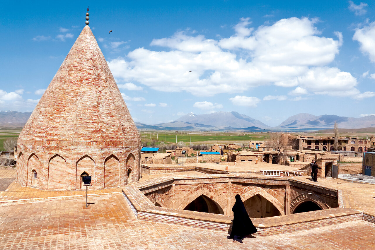 خاک این روستای ایران را از بهشت آوردهاند