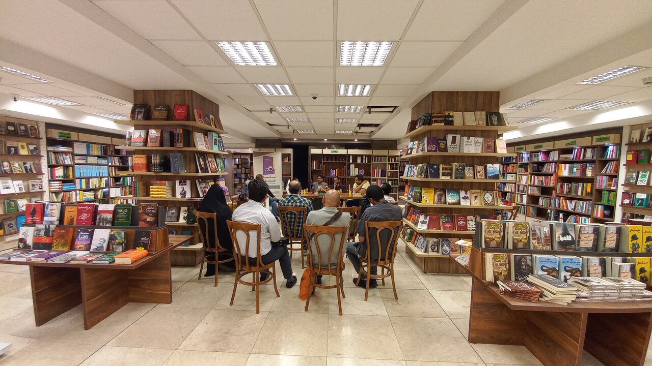 آینده روزنامه نگاری با هوش مصنوعی چه می شود؟| چت جی پی تی نماینده هوش مصنوعی نیست!| 10 سال دیگر انسان در تحریریه حضور دارد؟