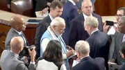 تصاویر | صف اعضای کنگره آمریکا برای گرفتن امضا از نخست وزیر هند!