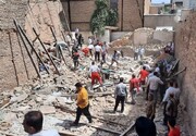 تصاویر لحظه زنده بیرون آمدن یک کودک از آوار مرگبار گلستان | مهندس ناظر و مالک ساختمان بازداشت شدند