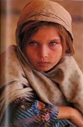 «نگاه» در برج آزادی | روایت‌های تصویری از دختران افغان