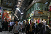 این تصویر توهین آمیز درباره زنان باحجاب و عزاداران حسینی در بازار تهران گرفته شده است | پازل شیطان را تکمیل نکنیم ...