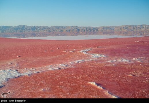 دریاچه مهارلو قرمز شد