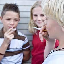 چرا بعضی افراد گرایش بیشتری به مصرف موادمخدر دارند? |محیط، وراثت، پیشینه خانوادگی، ویژگیهای شخصیتی و حتی استرس میتوانند عوامل گرایش به مصرف مواد مخد