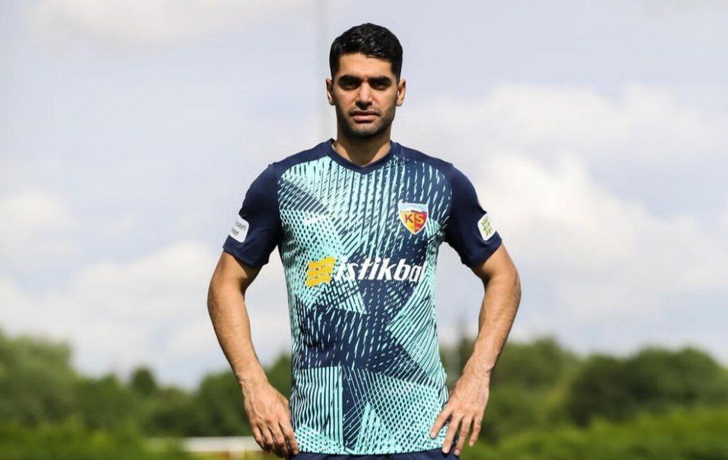 تصاویر| علی کریمی مدل شد | استایل ستاره ایرانی با کیت جدید