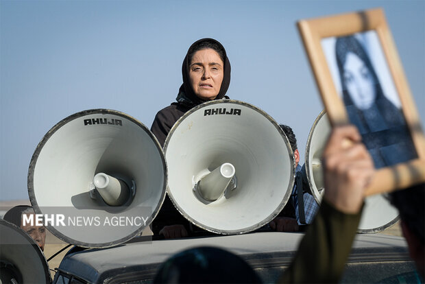 عکس | مادری که پشت کمپ اشرف ایستاد و فریاد زد | «سرهنگ ثریا» بعد از ماه محرم میآید