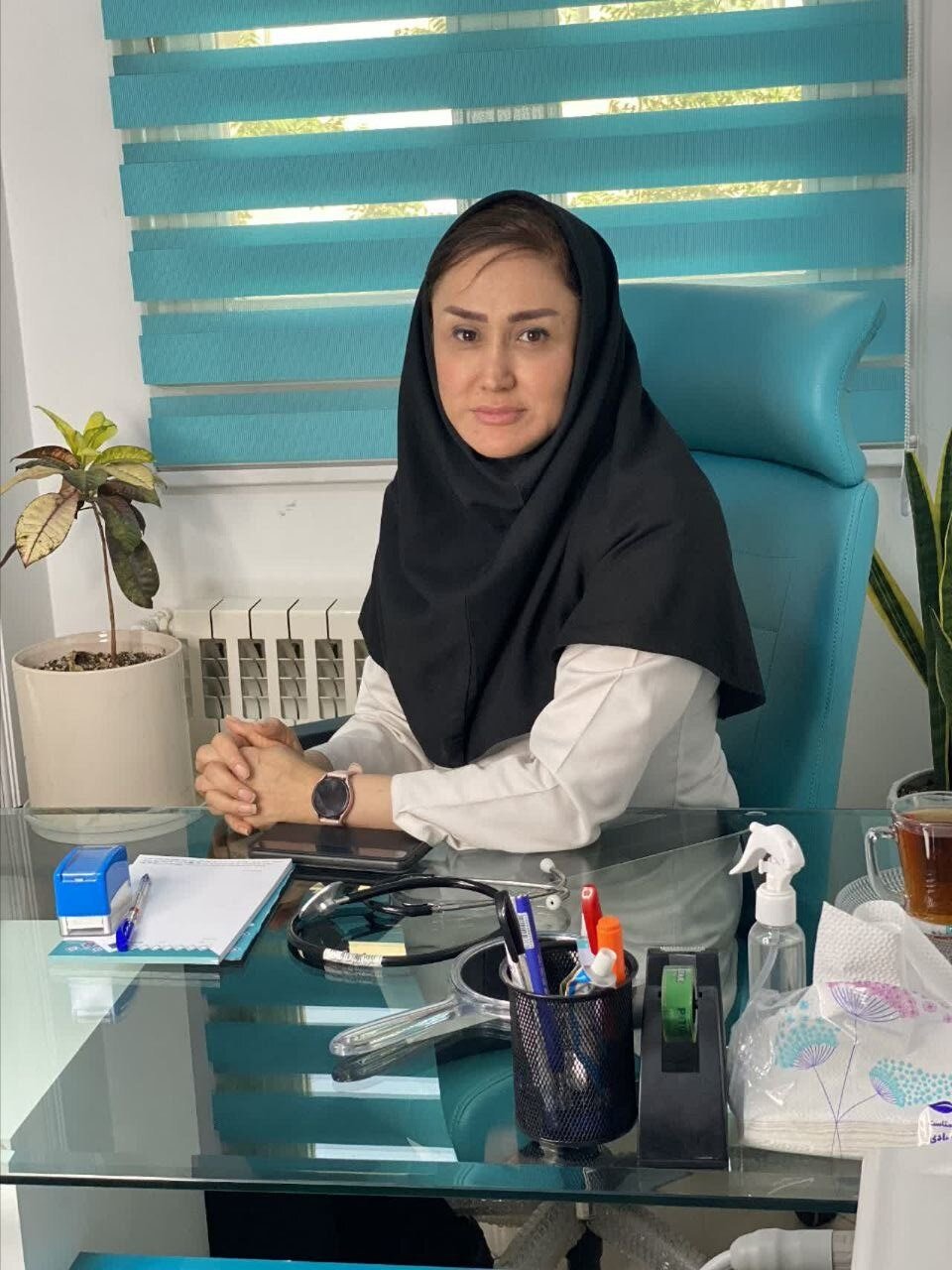 دکتر لیلا شیر بیگی، دکترای تخصصی طب ایرانی و دانشیار دانشگاه علوم پزشکی ایران