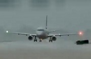 تصاویر لحظه برخورد صاعقه به هواپیمای آمریکایی