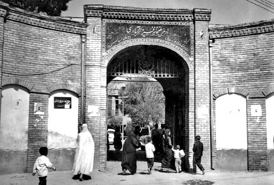 مریضخانهای برای نیازمندان و غریبان | گریه رئیس بیمارستان در سردخانه