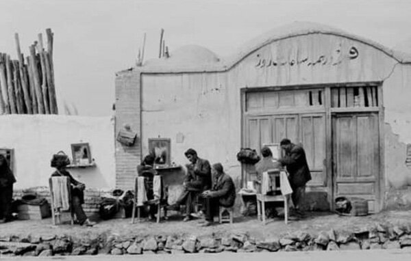 عکس زیرخاکی از بساط سلمانیهای میدان شوش | عواقب ناخوشایند اصلاح با چای دارچینی