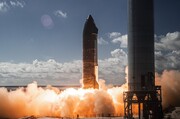 تصاویری از چگونگی سوار کردن موشک استارشیپ بر روی بوسترش