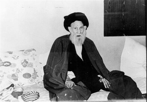 تصاوير کمتر دیده شده از رهبر انقلاب در کنار پدرشان
