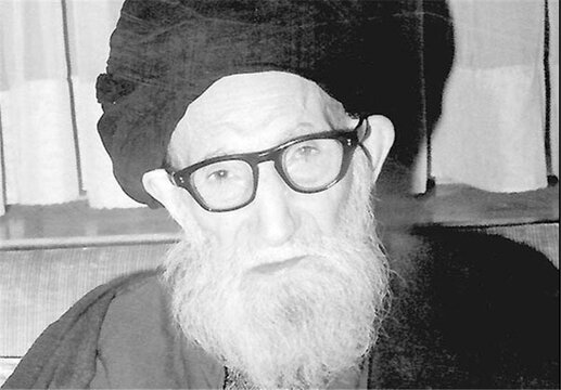 تصاوير کمتر دیده شده از رهبر انقلاب در کنار پدرشان