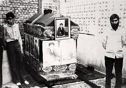 تصاوير کمتر دیده شده از رهبر انقلاب در کنار پدرشان