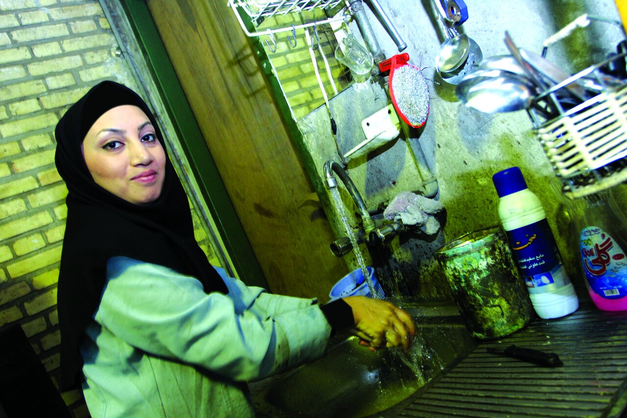 تصاویر | این خانم استاد یک کارگاه تراشکاری است