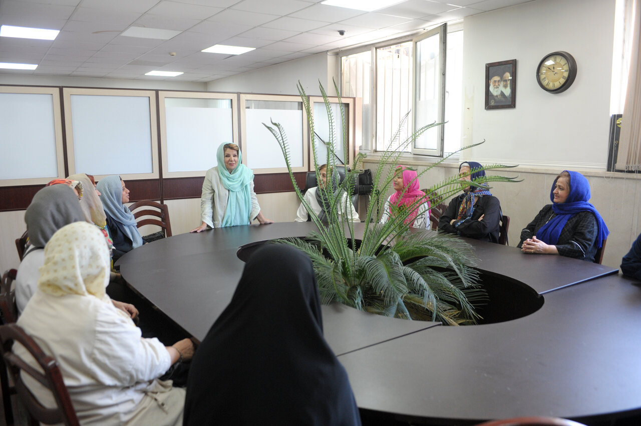 نسخه تورانخانم برای ساکنان دنیای تنهایی | «بده بستان» مادربزرگهای خیلی حرفهای