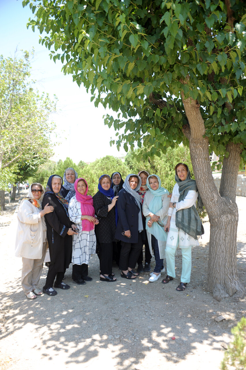 نسخه تورانخانم برای ساکنان دنیای تنهایی | «بده بستان» مادربزرگهای خیلی حرفهای