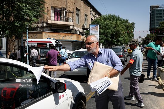 تجمع خانواده اعضای منافقین مقابل سفارت ترکیه در تهران