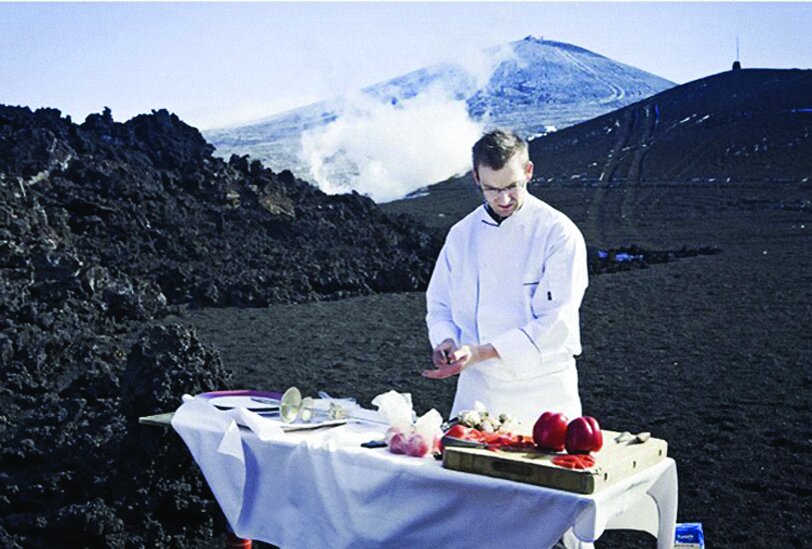پختن غذا روی گدازه‌های آتشفشان ؛ تصاویری از عجیب‌ترین رستوران دنیا