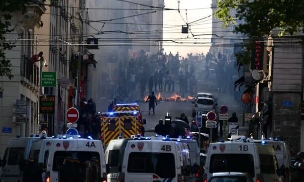 تصاویر و ویدئو | فرانسه در هشدار قرمز؛ درخواست‌ها از مکرون برای اعلام وضعیت اضطراری