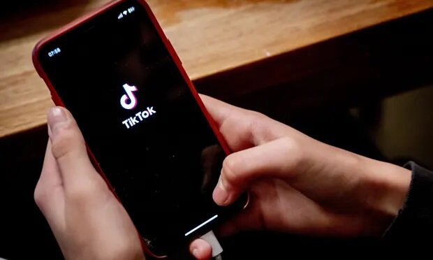 برنامه جدید انگلیس برای محافظت از کودکان در شبکههای اجتماعی | نمایش چالشهای خطرناک در تیک تاک ممنوع شد