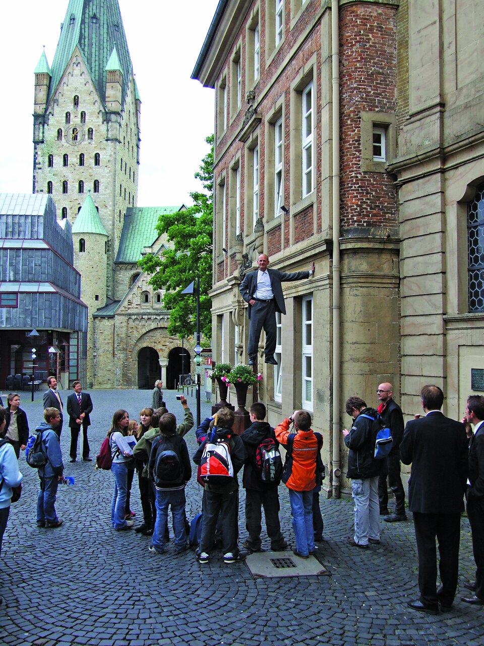 تصاویر | این مرد قدرت معلق ماندن در هوا را دارد