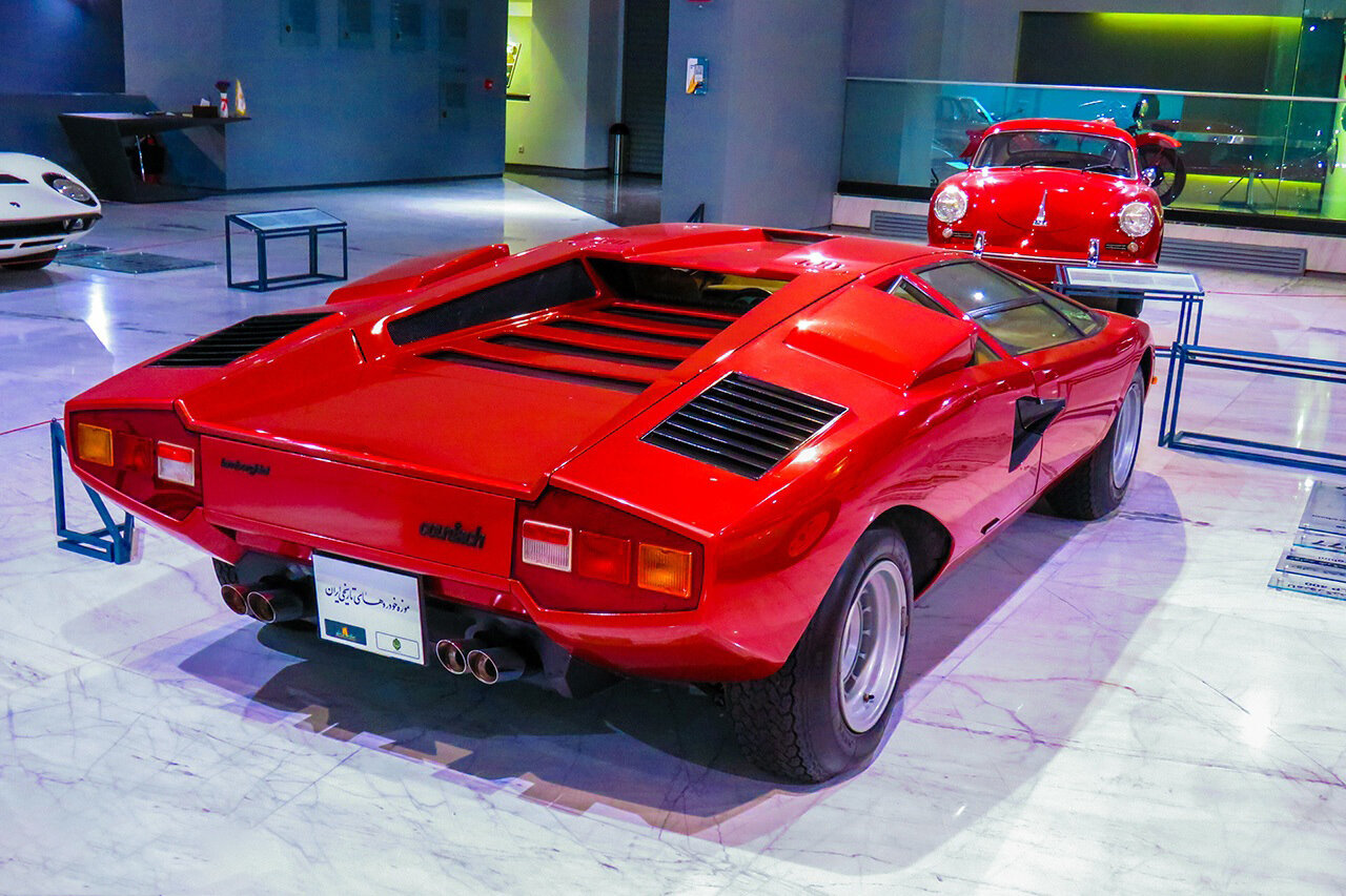 خودرویی با ۶ کیلو روکش طلا در تهران | گران قیمت ترین خودروهای جهان را در ایران ببینید