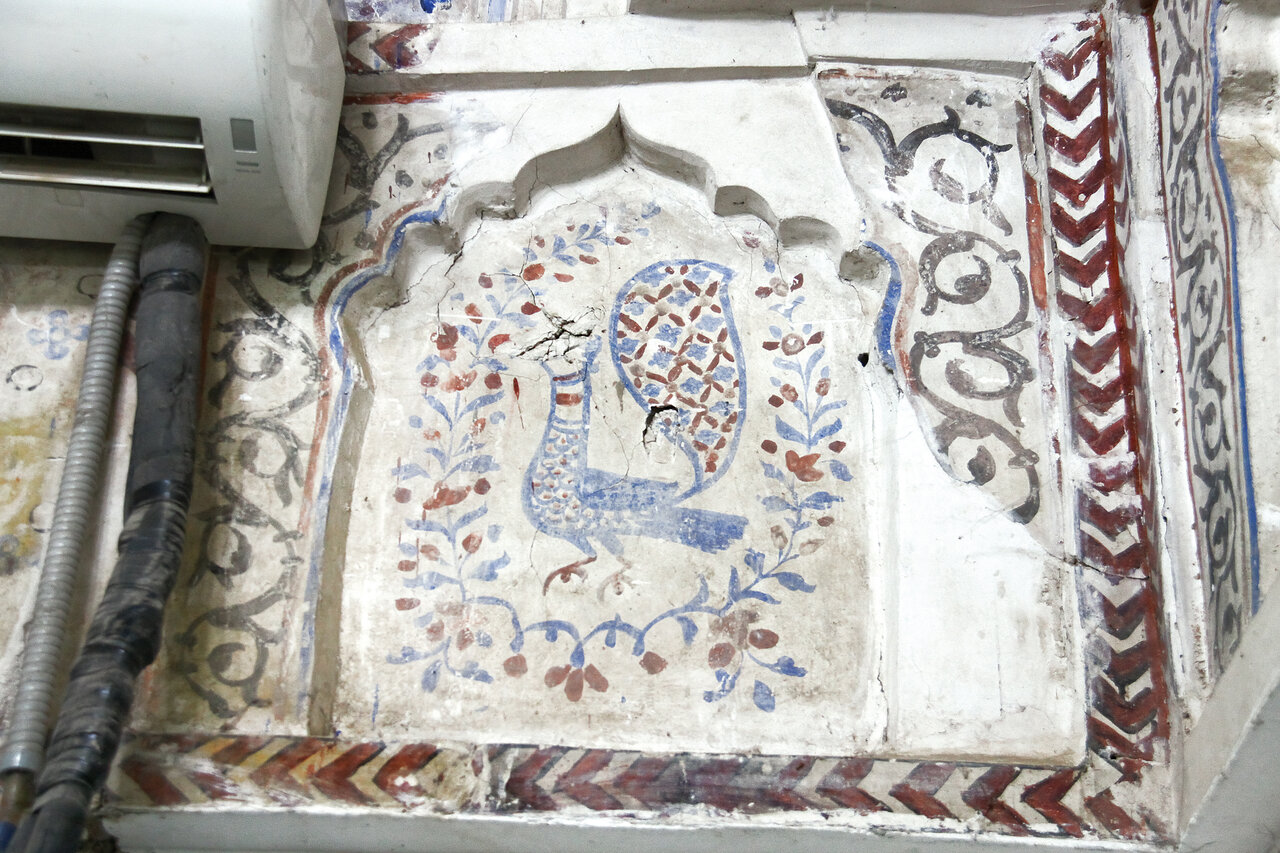 اینجا سر سرداری تنها در خاک خفته