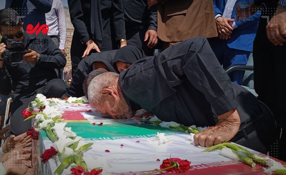 مراسم تشییع باشکوه پیکر شهید مدافع امنیت جواد کریمی در بافت 