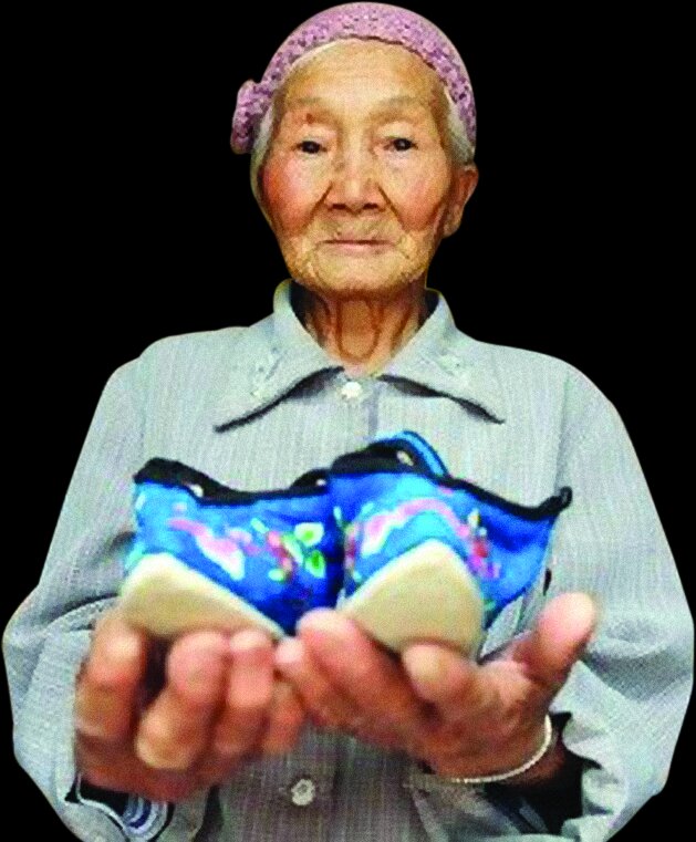 رسم عجیب کوچک کردن پای زنان ؛ زنانی با کوچکترین پاهای دنیا!