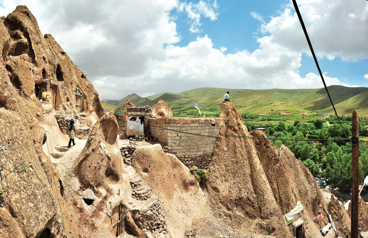 تجربه غارنشینی در ایران ؛ تنها روستای صخرهای جهان که هنوز مسکونی است